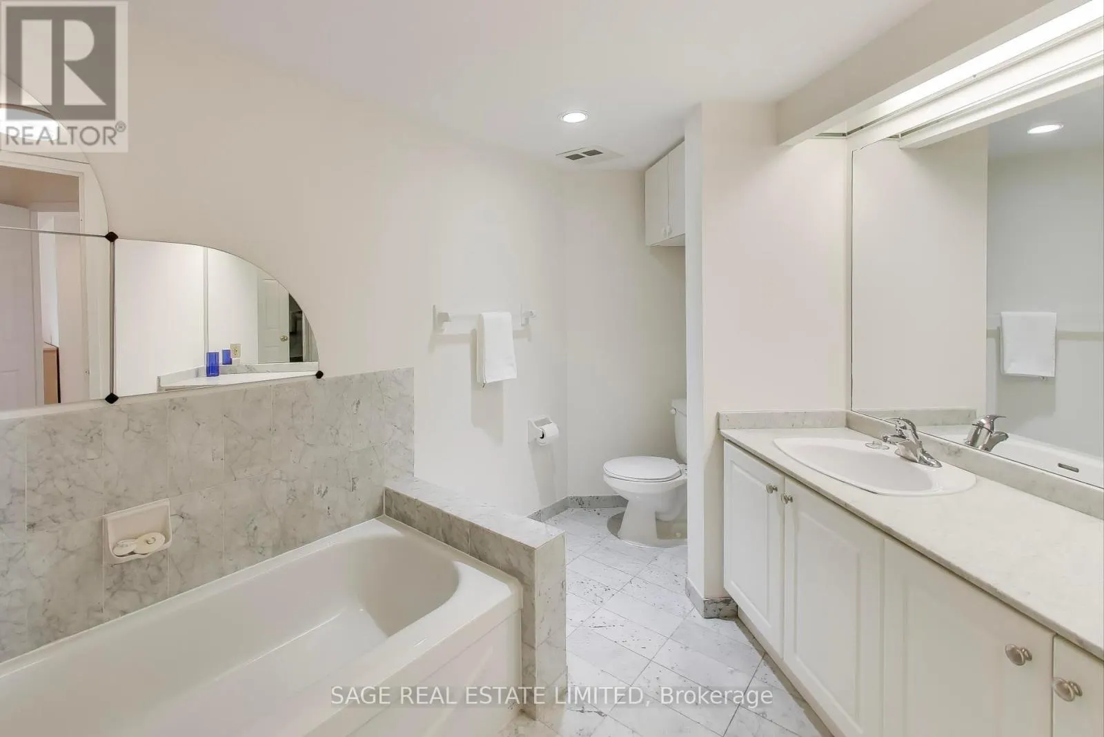 1201 - 5 CONCORDE PLACE