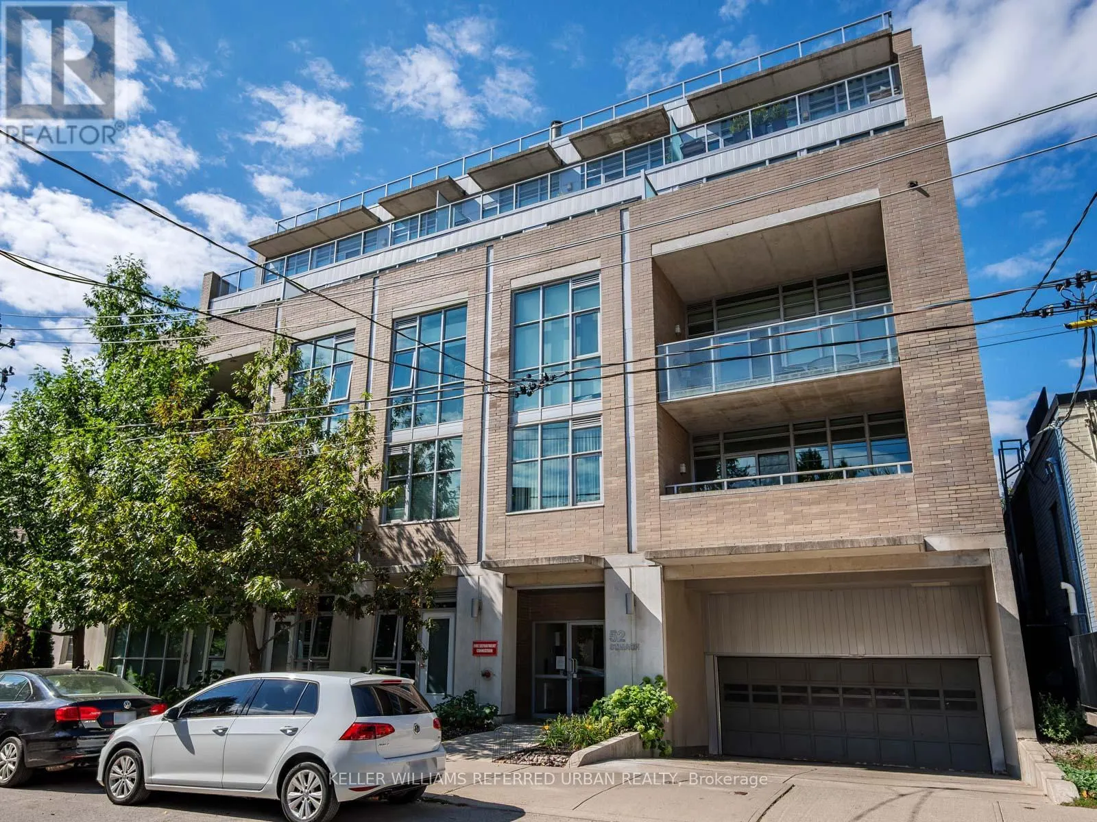 PH 504 - 52 SUMACH STREET