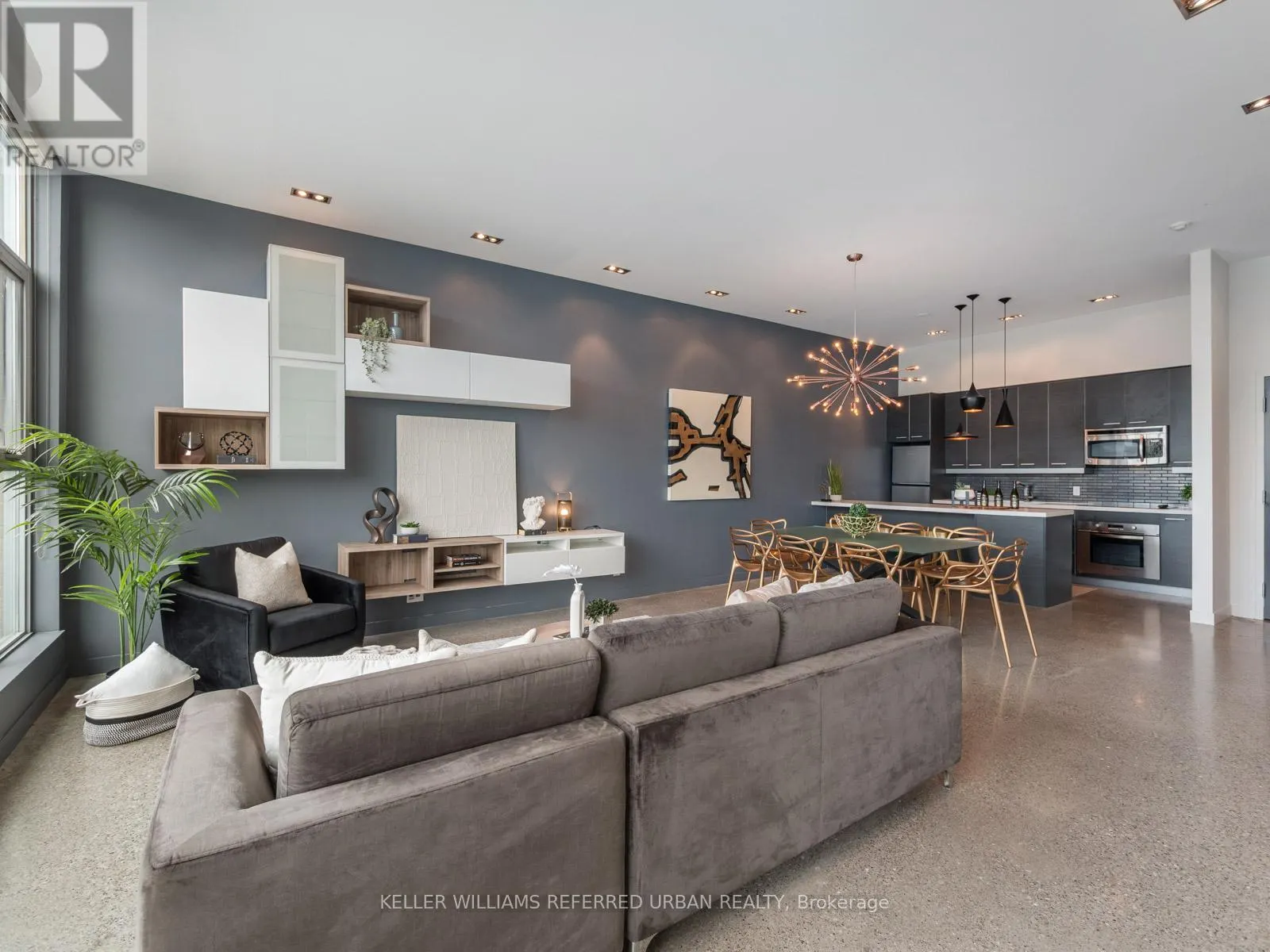 PH 504 - 52 SUMACH STREET