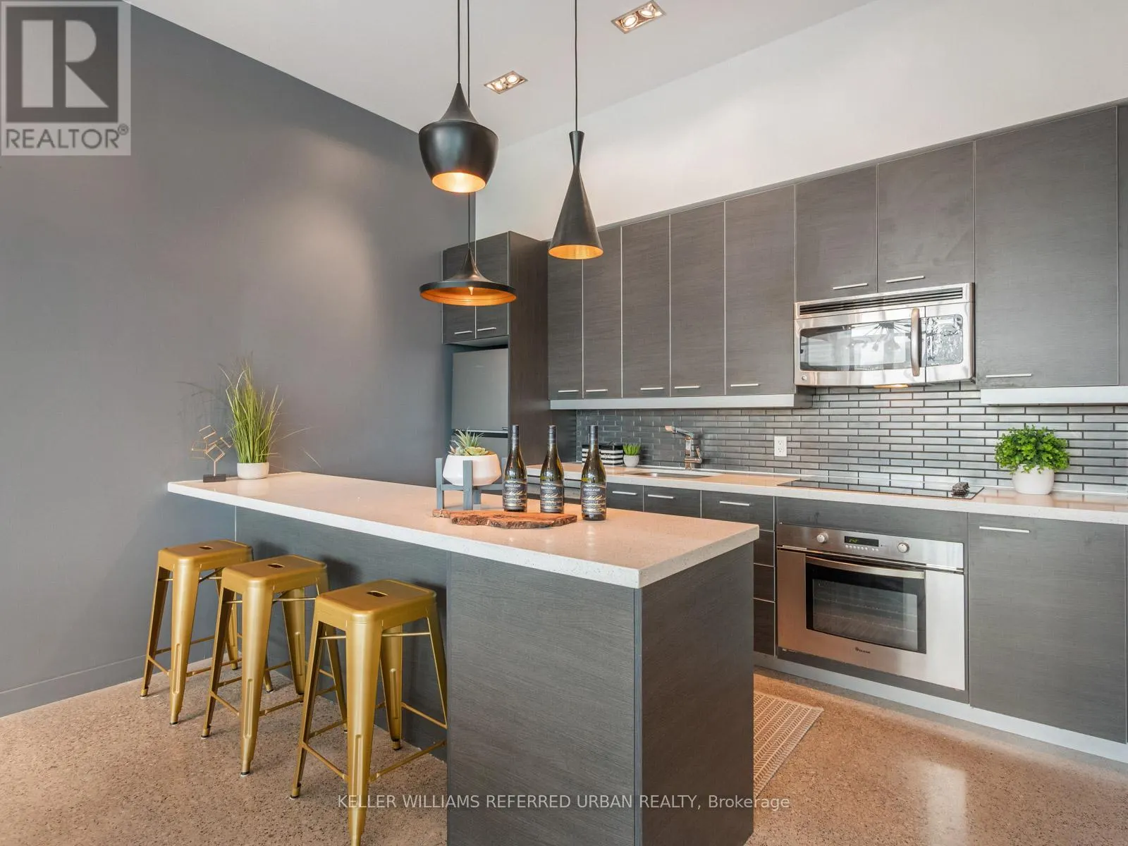 PH 504 - 52 SUMACH STREET