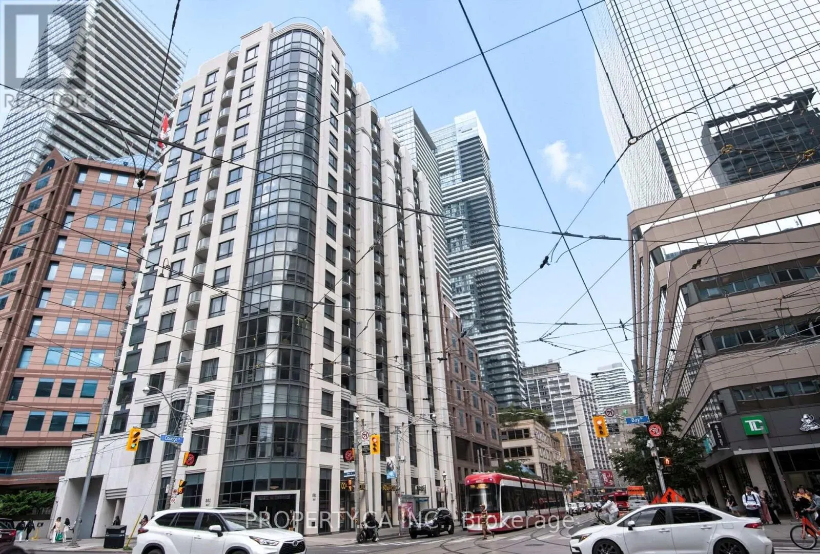 709 - 801 BAY STREET
