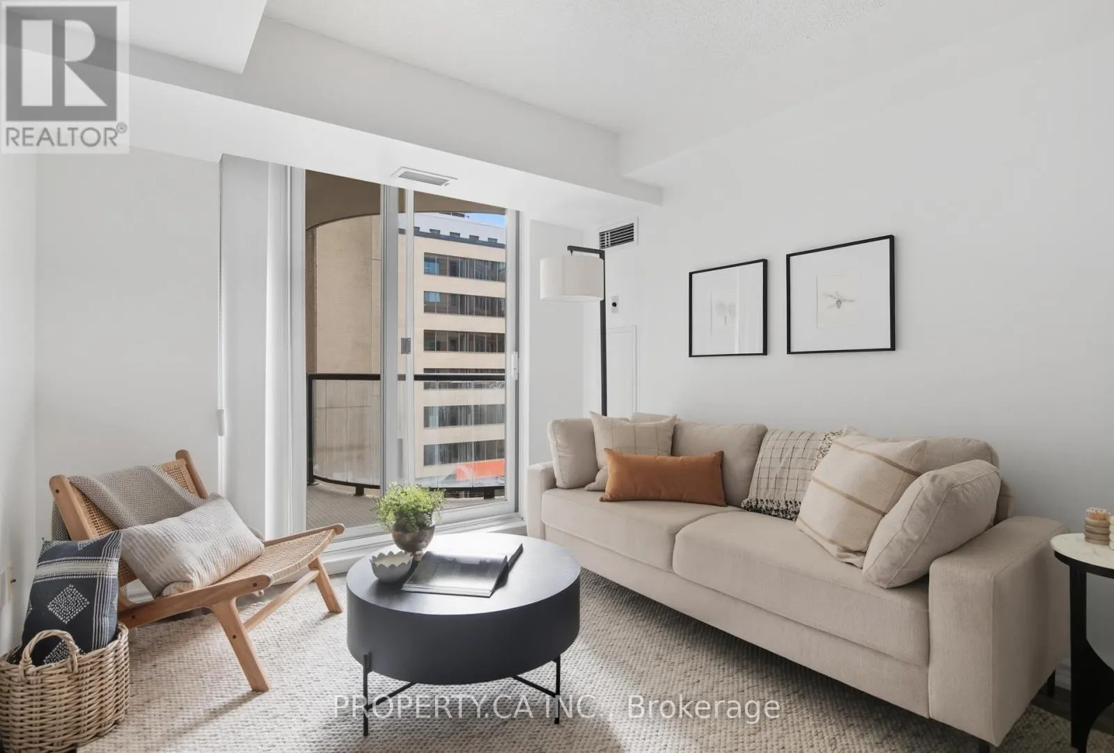 709 - 801 BAY STREET