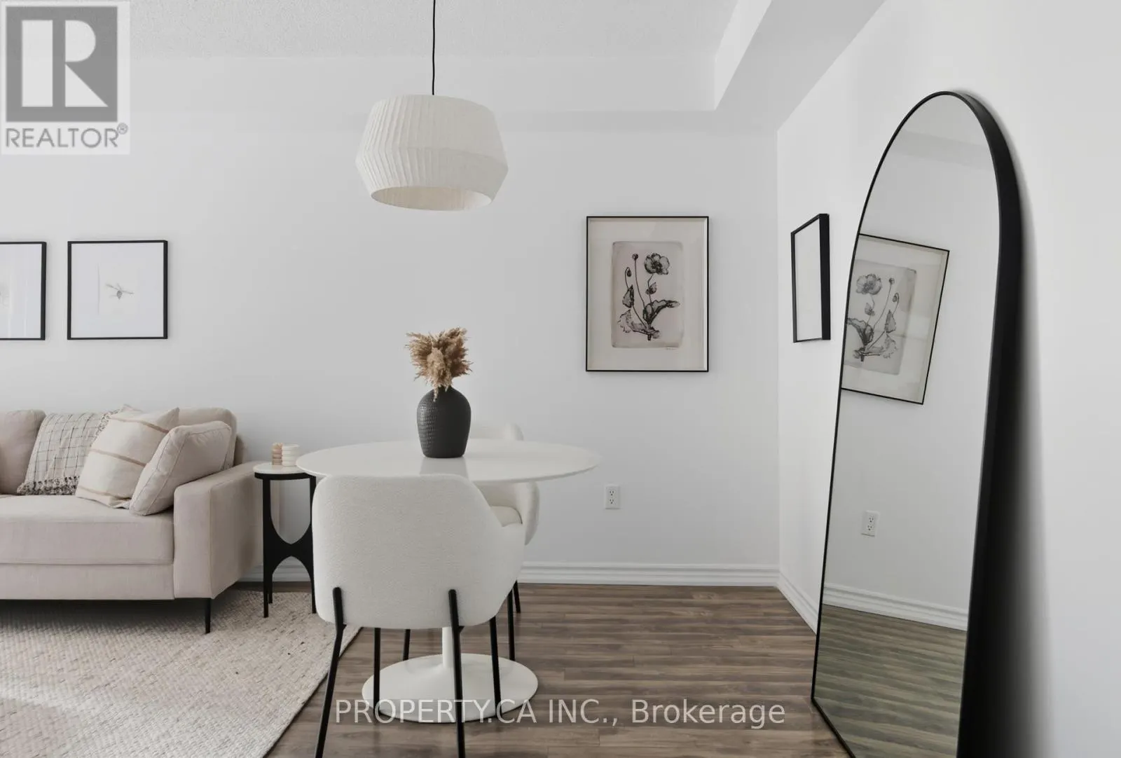709 - 801 BAY STREET