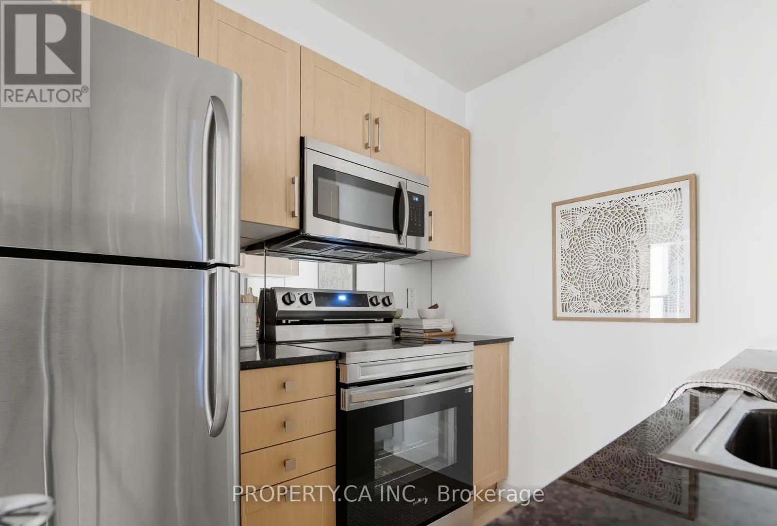 709 - 801 BAY STREET