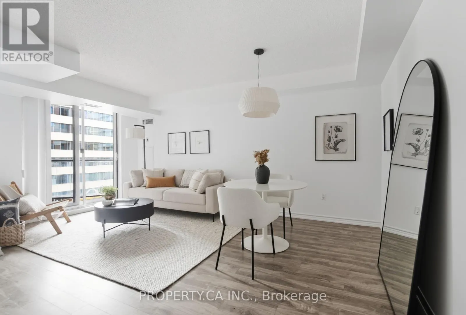 709 - 801 BAY STREET