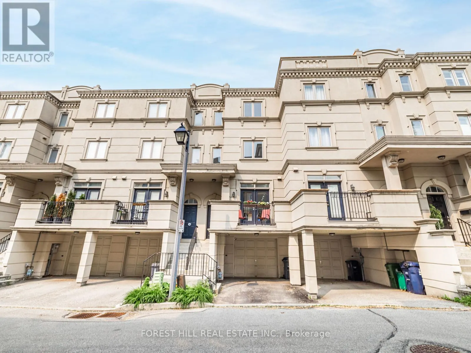 22 ESPANA LANE