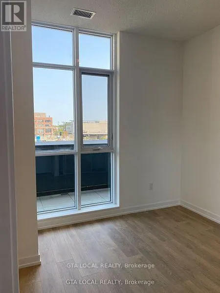 406 - 34 TUBMAN AVENUE