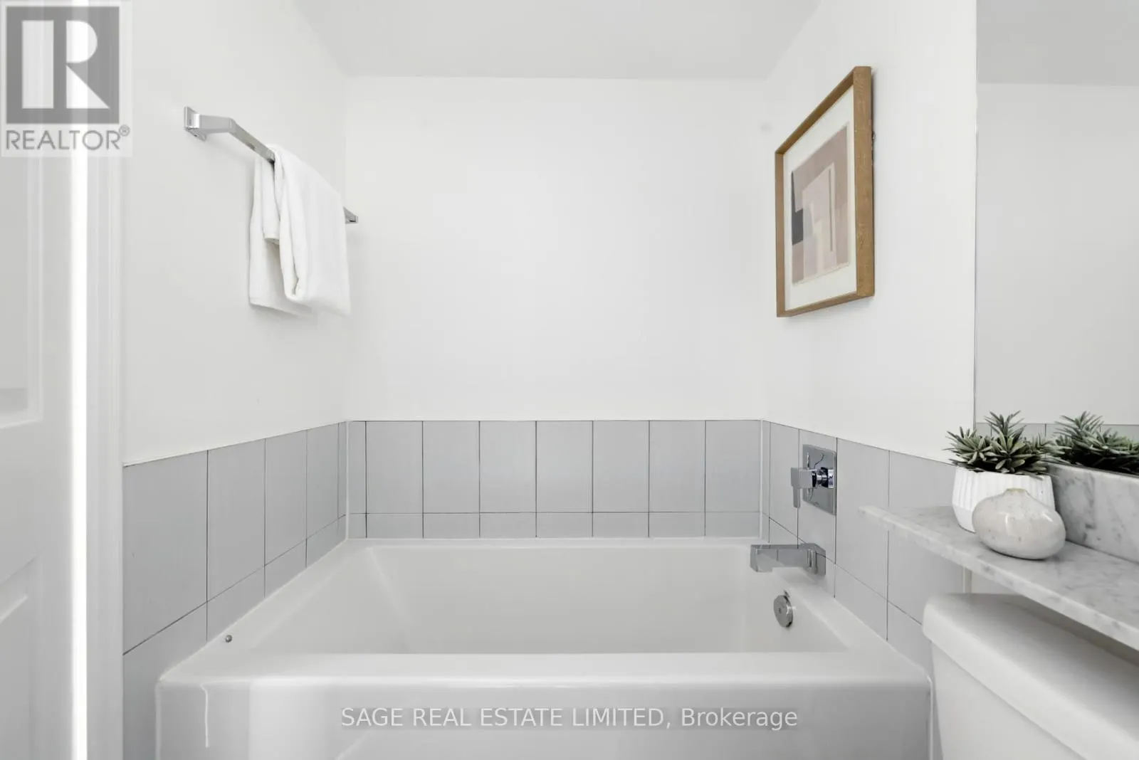 TH5 - 6 PIRANDELLO STREET