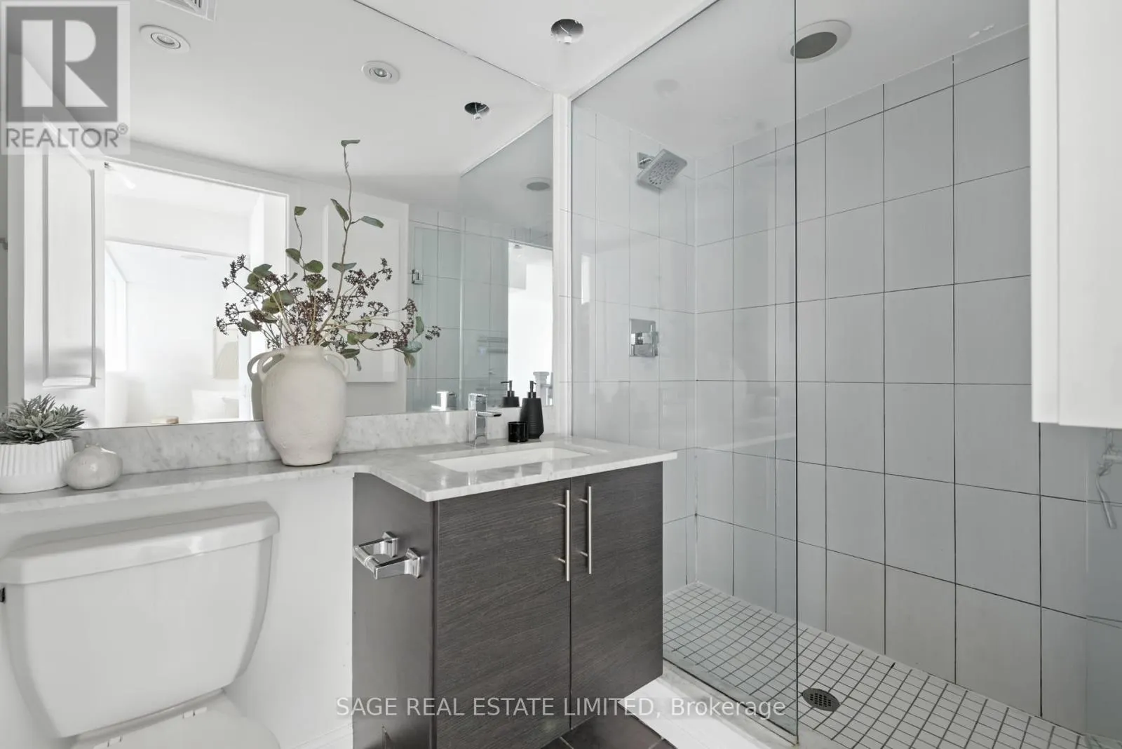 TH5 - 6 PIRANDELLO STREET