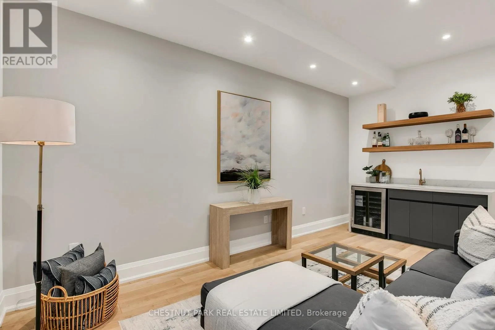 1031 SPADINA ROAD