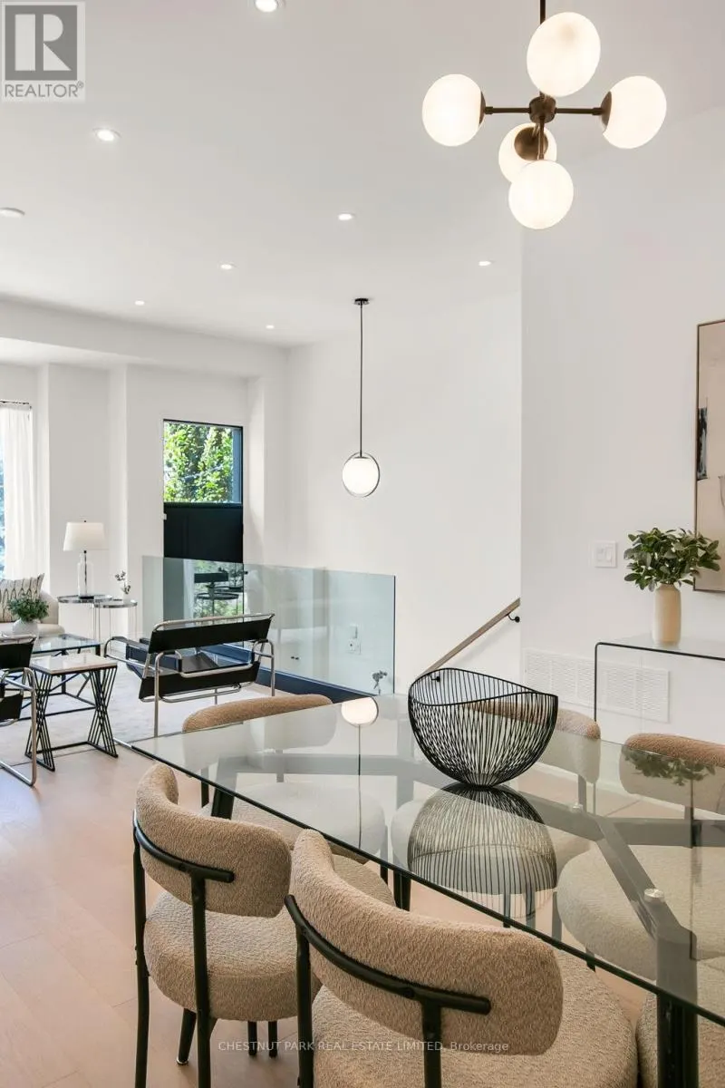 1031 SPADINA ROAD