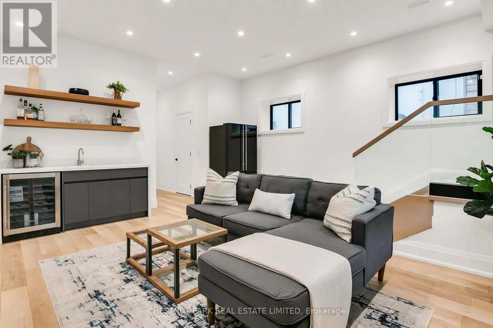 1031 SPADINA ROAD