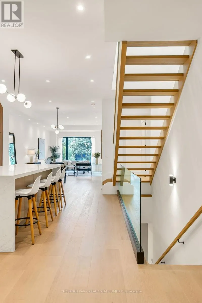 1031 SPADINA ROAD