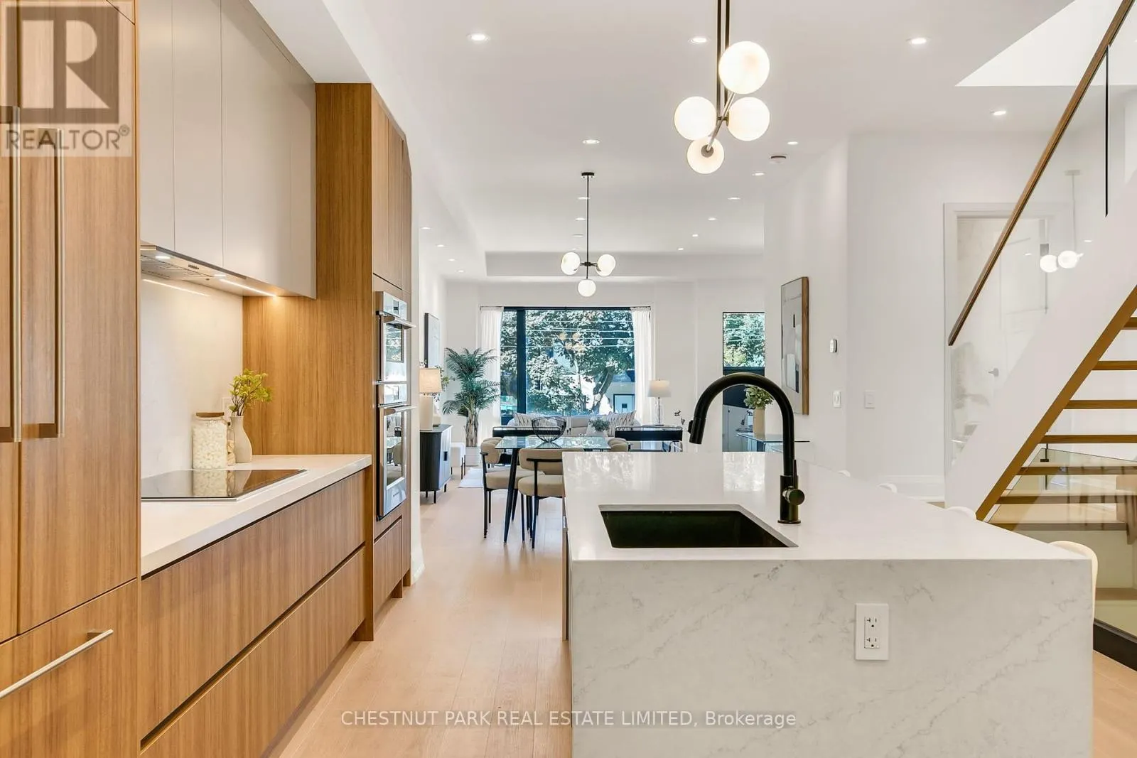 1031 SPADINA ROAD