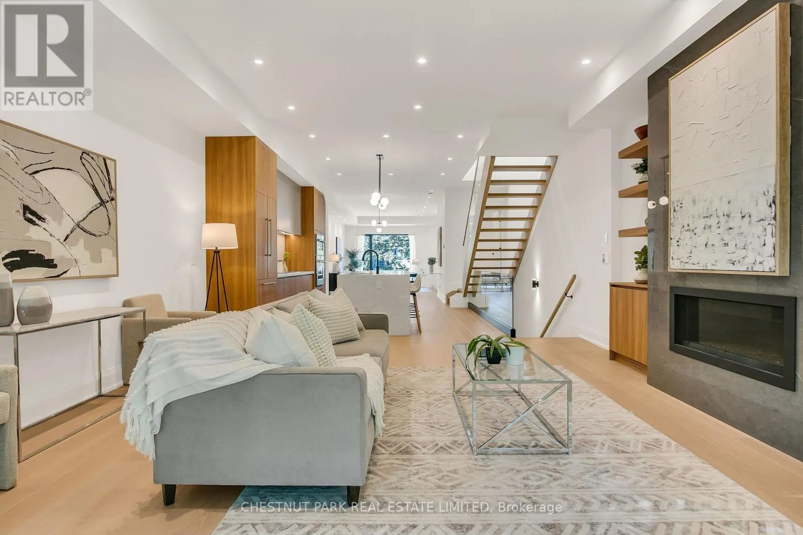 1031 SPADINA ROAD