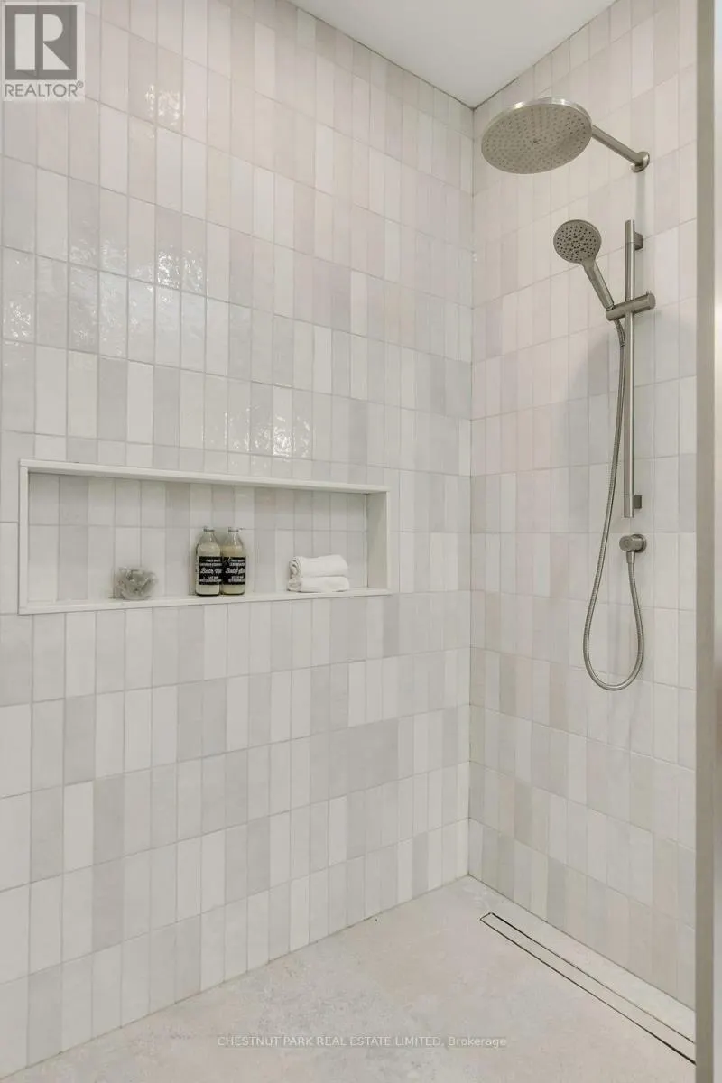 1031 SPADINA ROAD