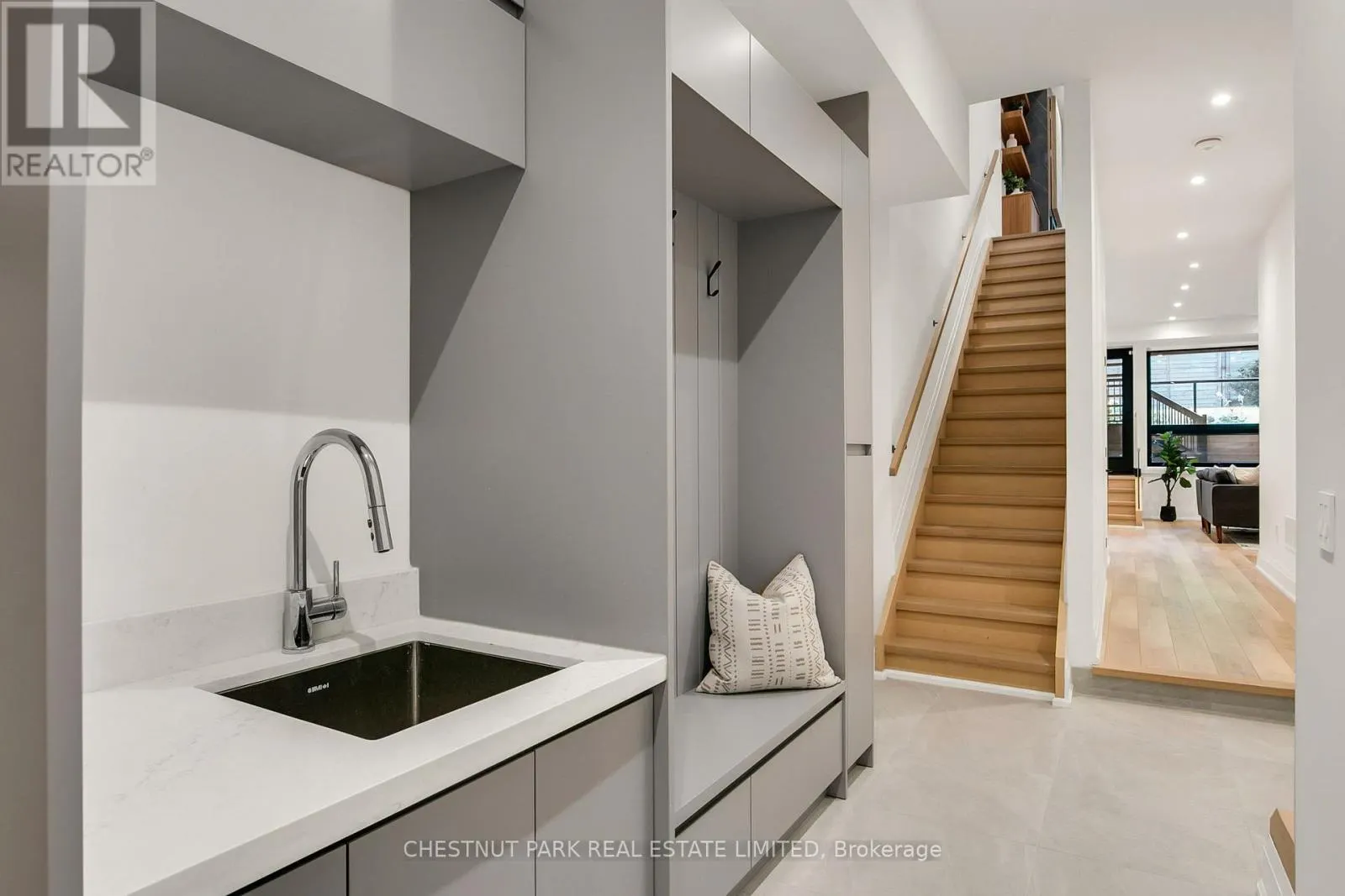 1031 SPADINA ROAD