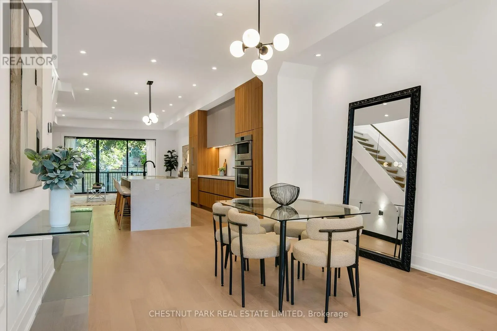 1031 SPADINA ROAD