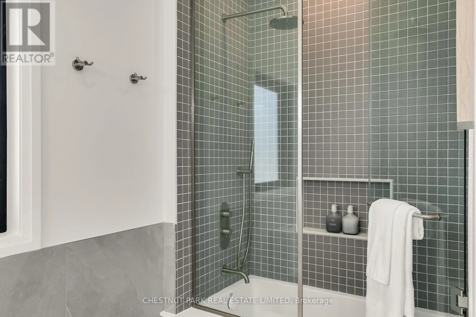1031 SPADINA ROAD