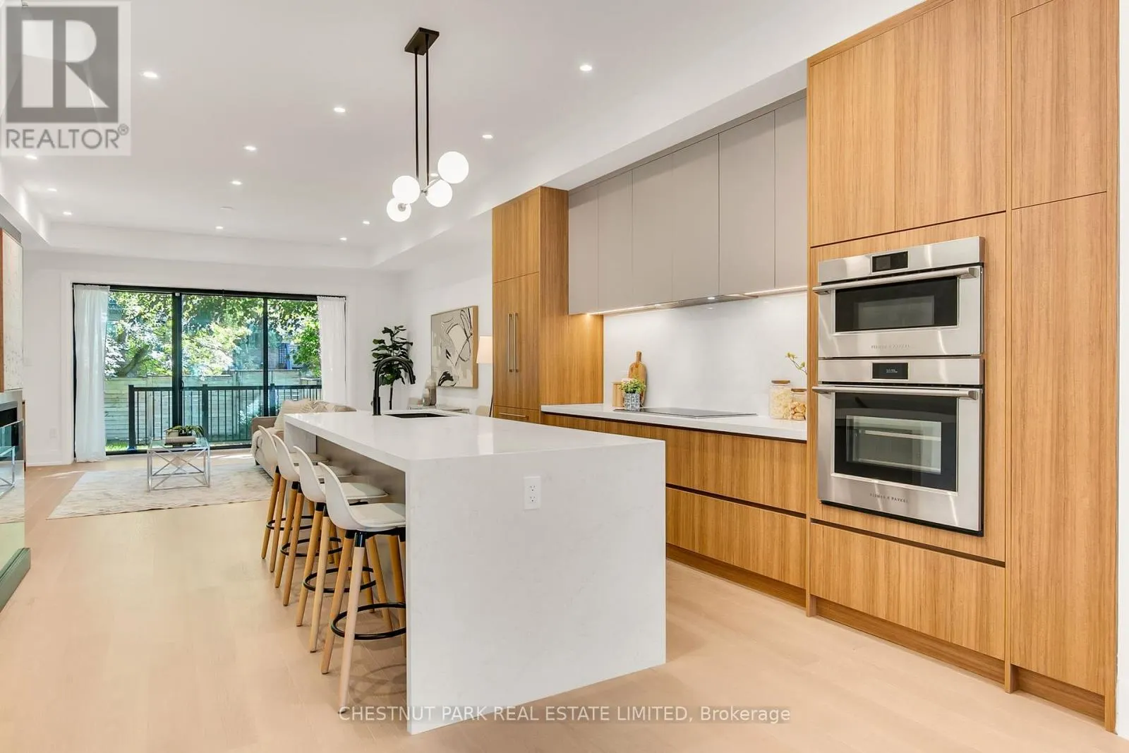 1031 SPADINA ROAD