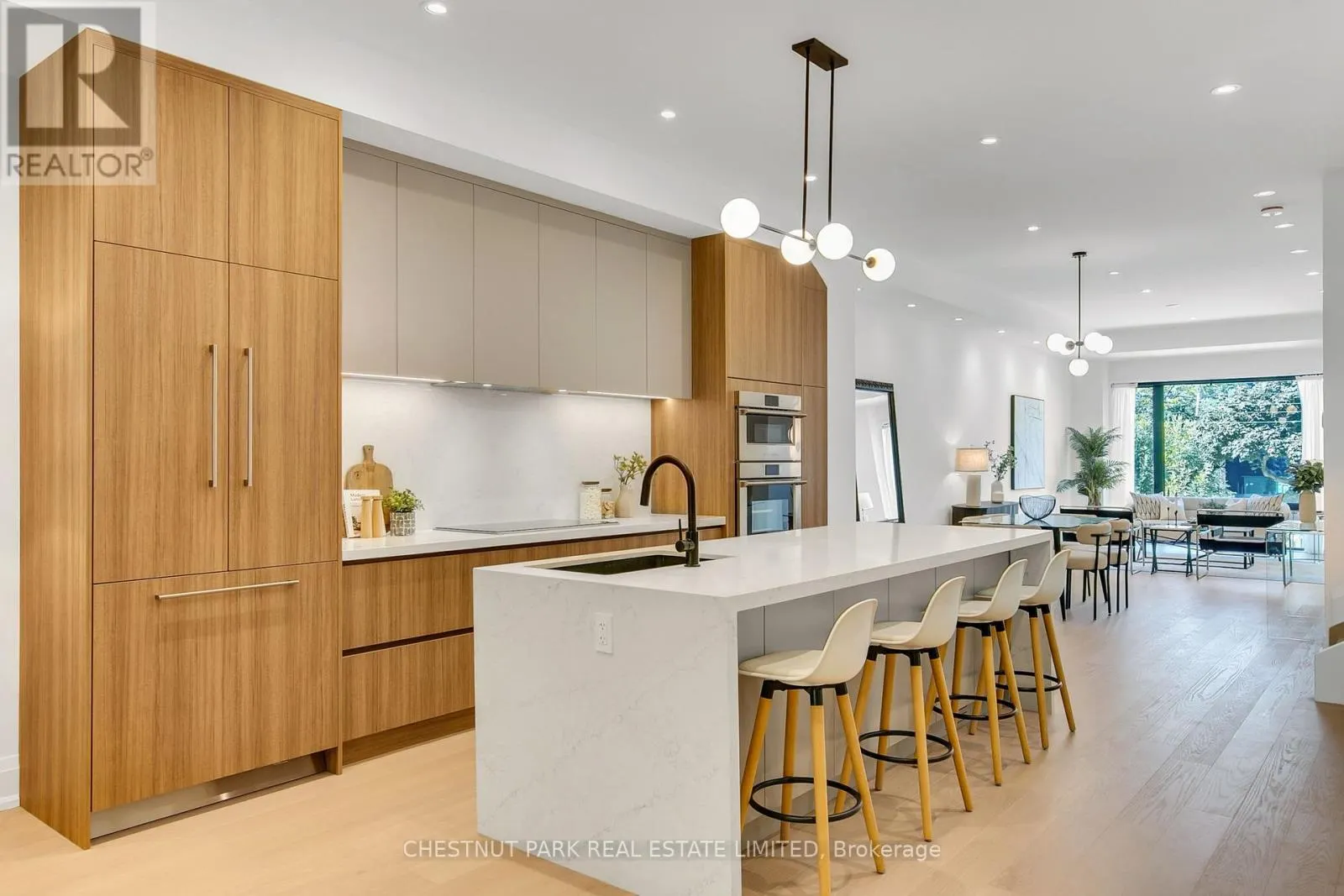 1031 SPADINA ROAD
