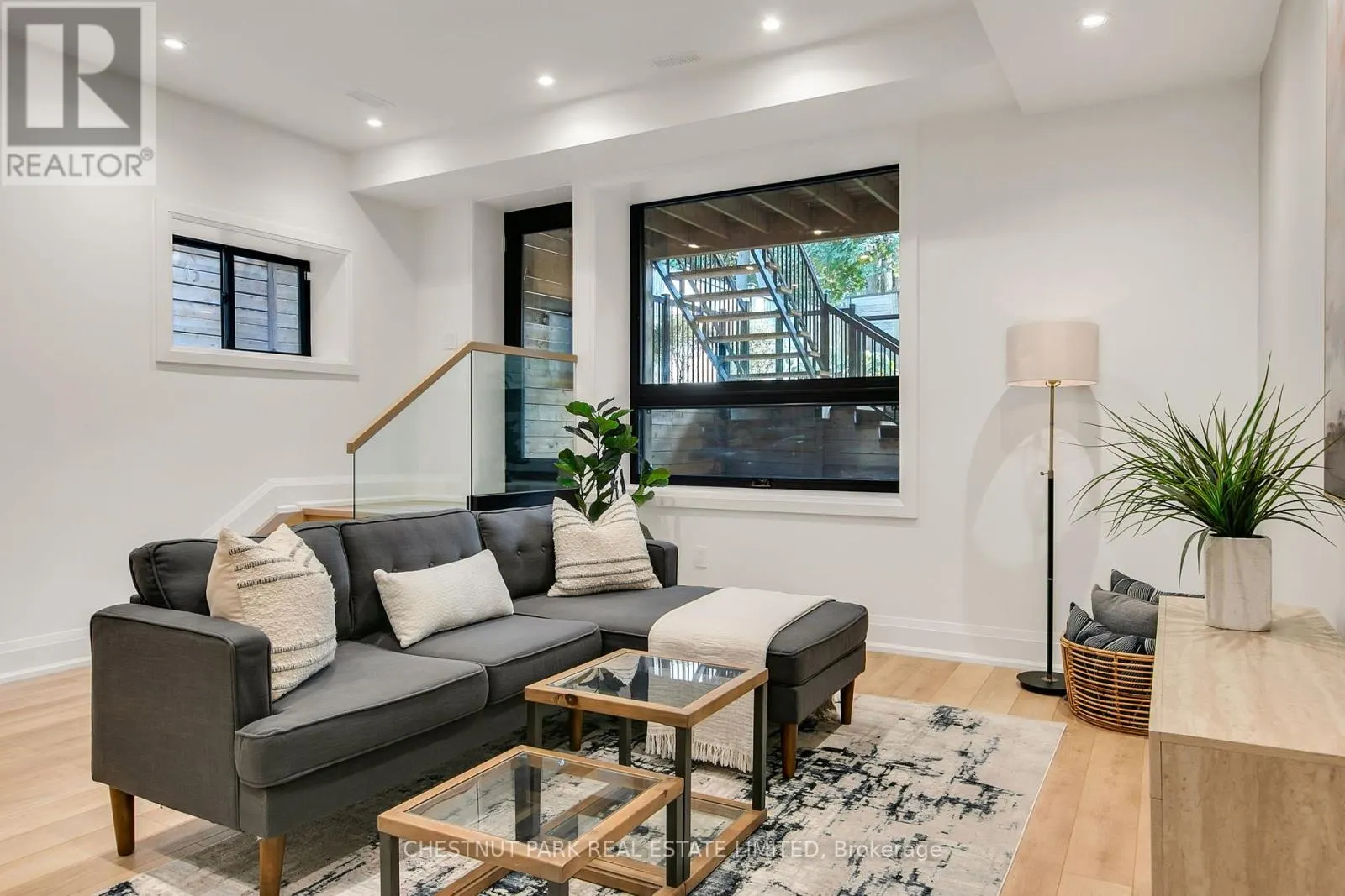 1031 SPADINA ROAD