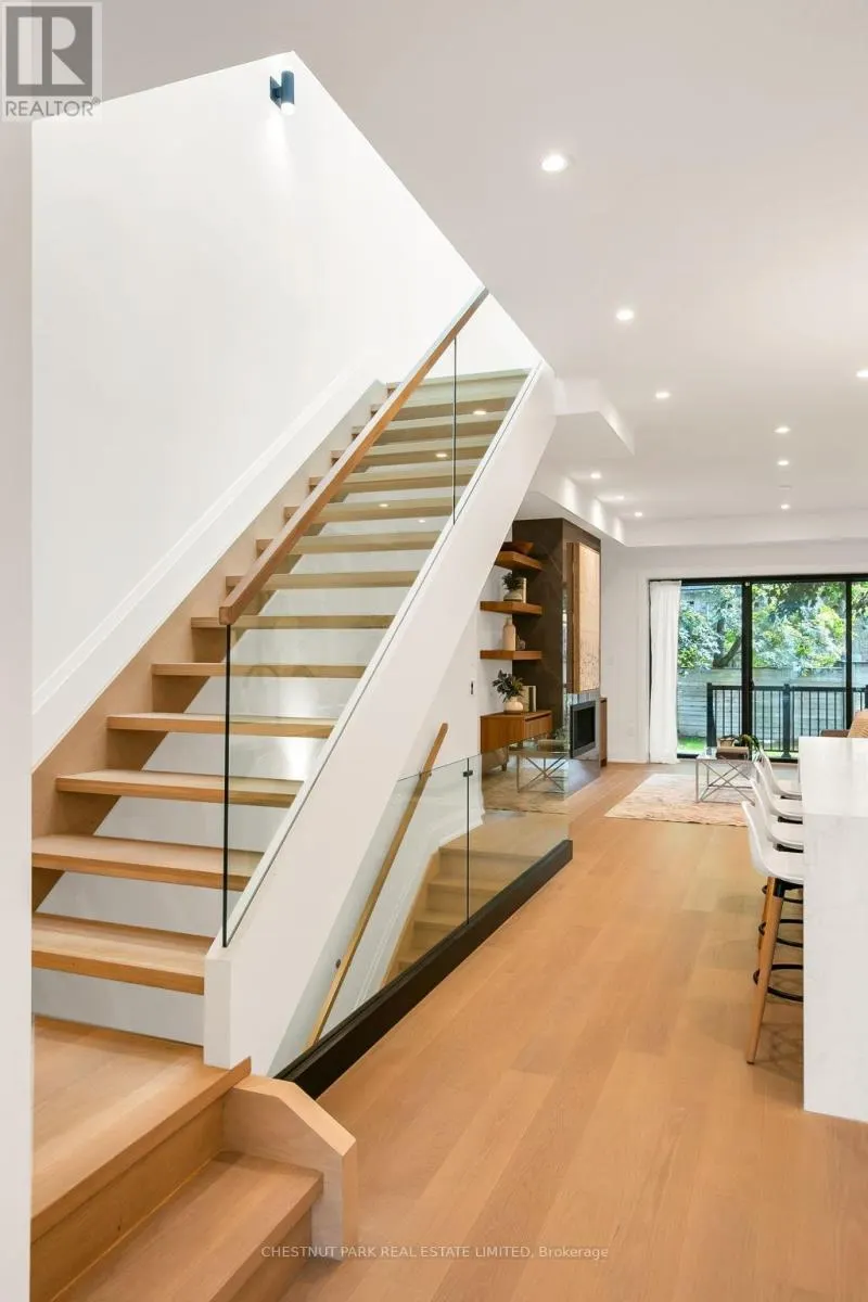 1031 SPADINA ROAD