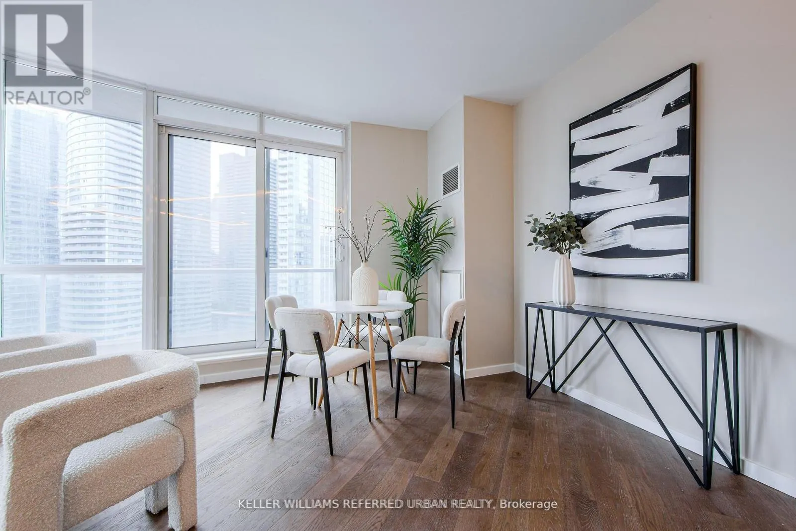2501 - 218 QUEENS QUAY W