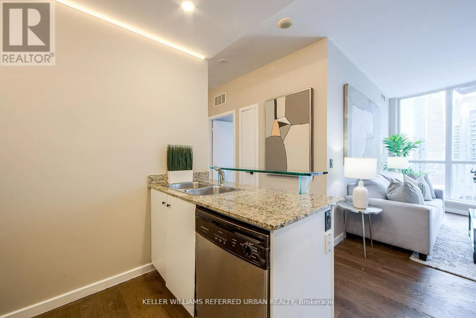 2501 - 218 QUEENS QUAY W