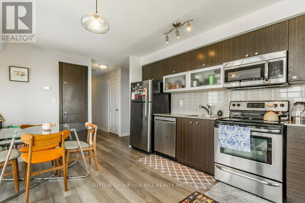 1909 - 2015 SHEPPARD AVENUE E