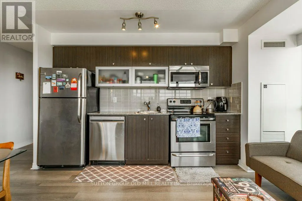 1909 - 2015 SHEPPARD AVENUE E