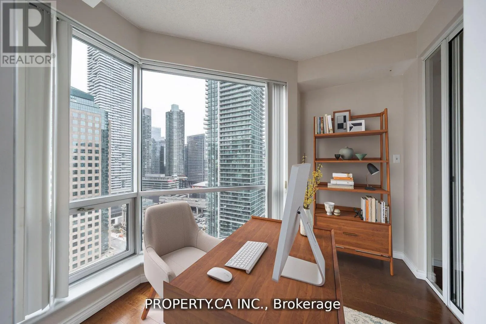 SPH2406 - 10 QUEENS QUAY W