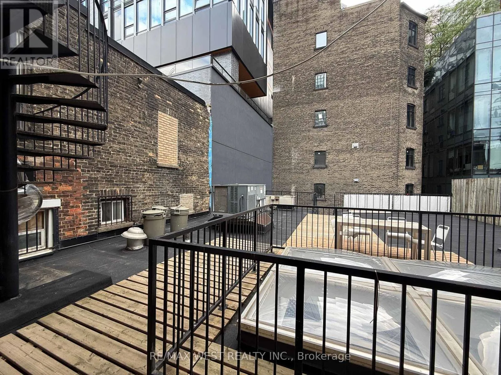 2ND FLR - 588 YONGE STREET