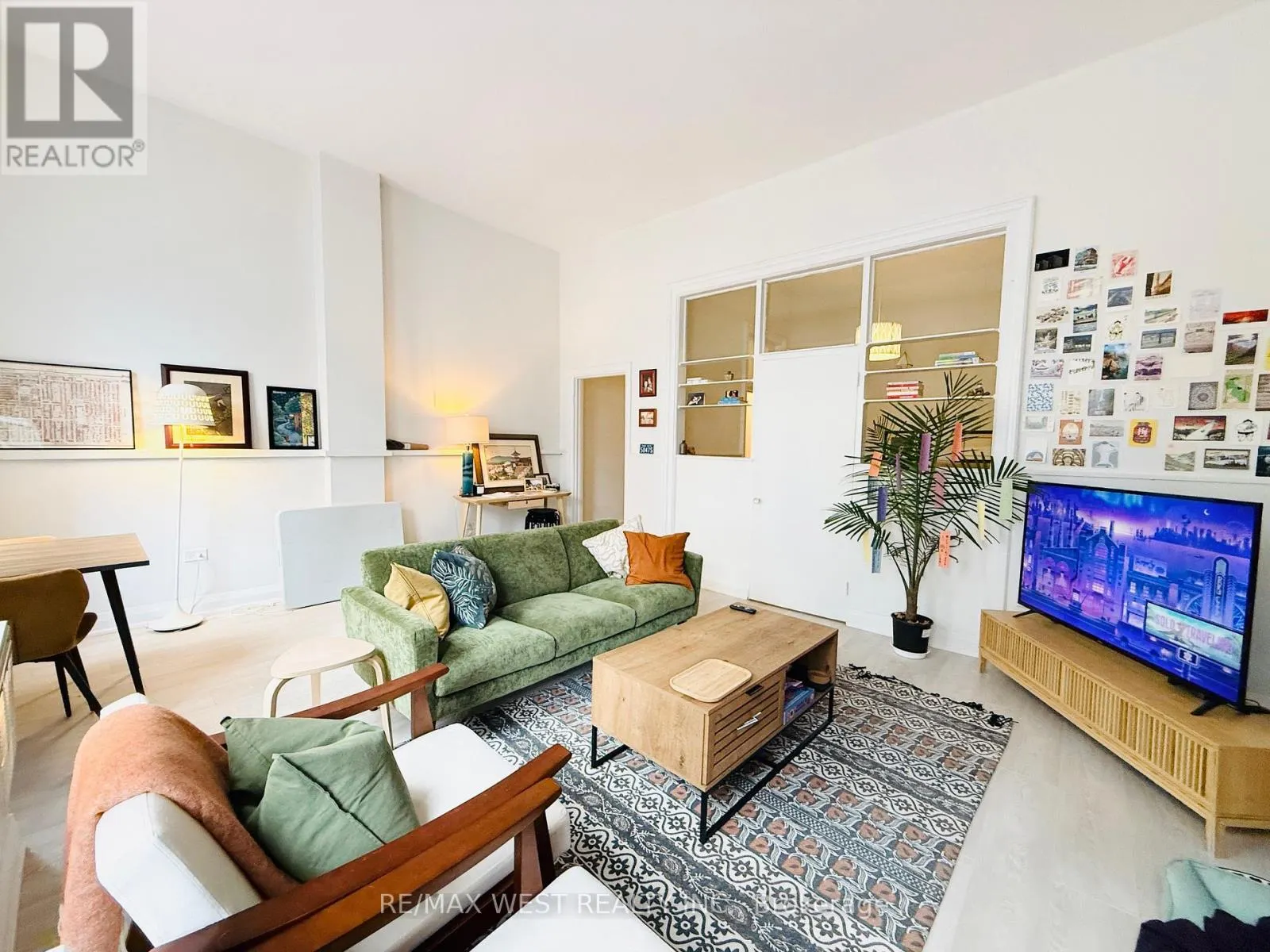 2ND FLR - 588 YONGE STREET