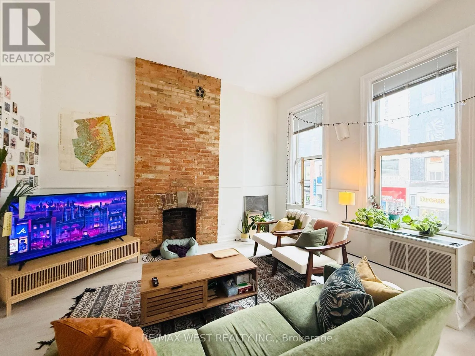 2ND FLR - 588 YONGE STREET