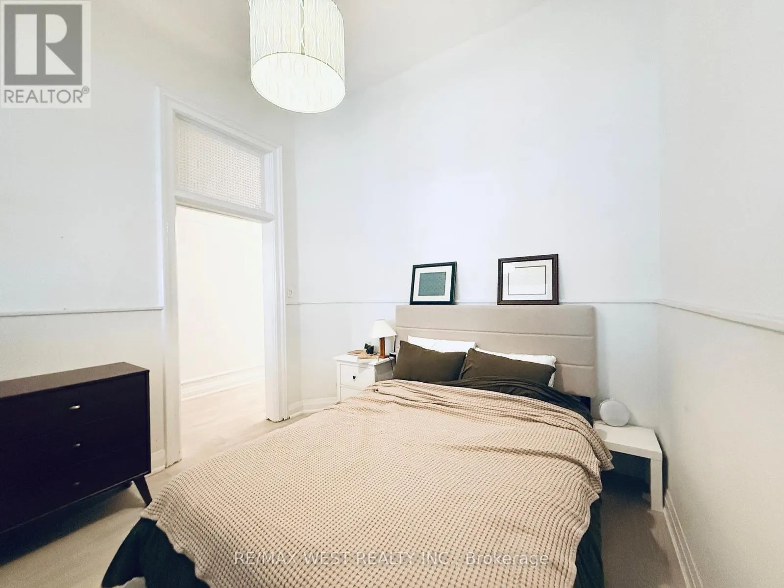 2ND FLR - 588 YONGE STREET