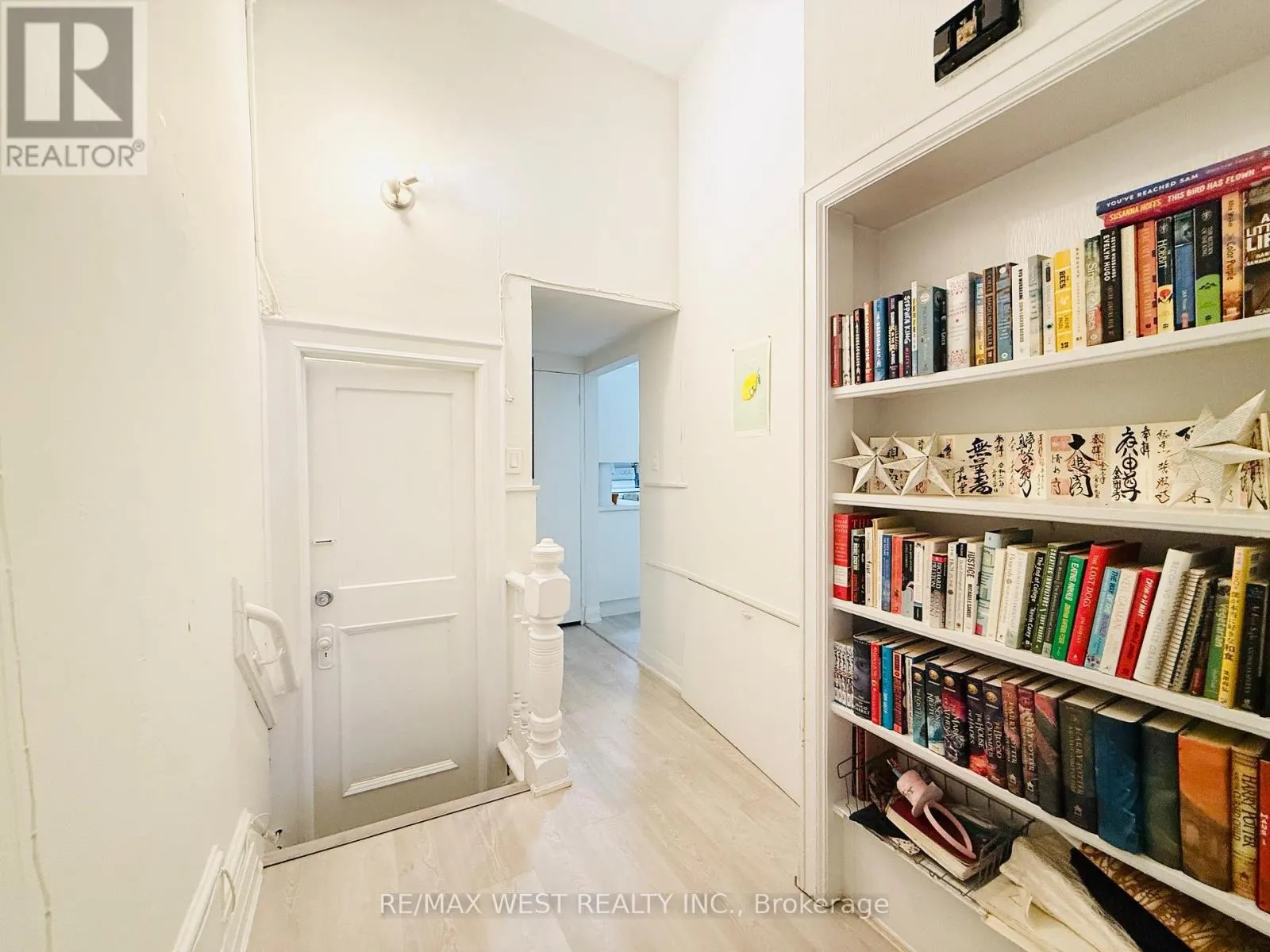 2ND FLR - 588 YONGE STREET