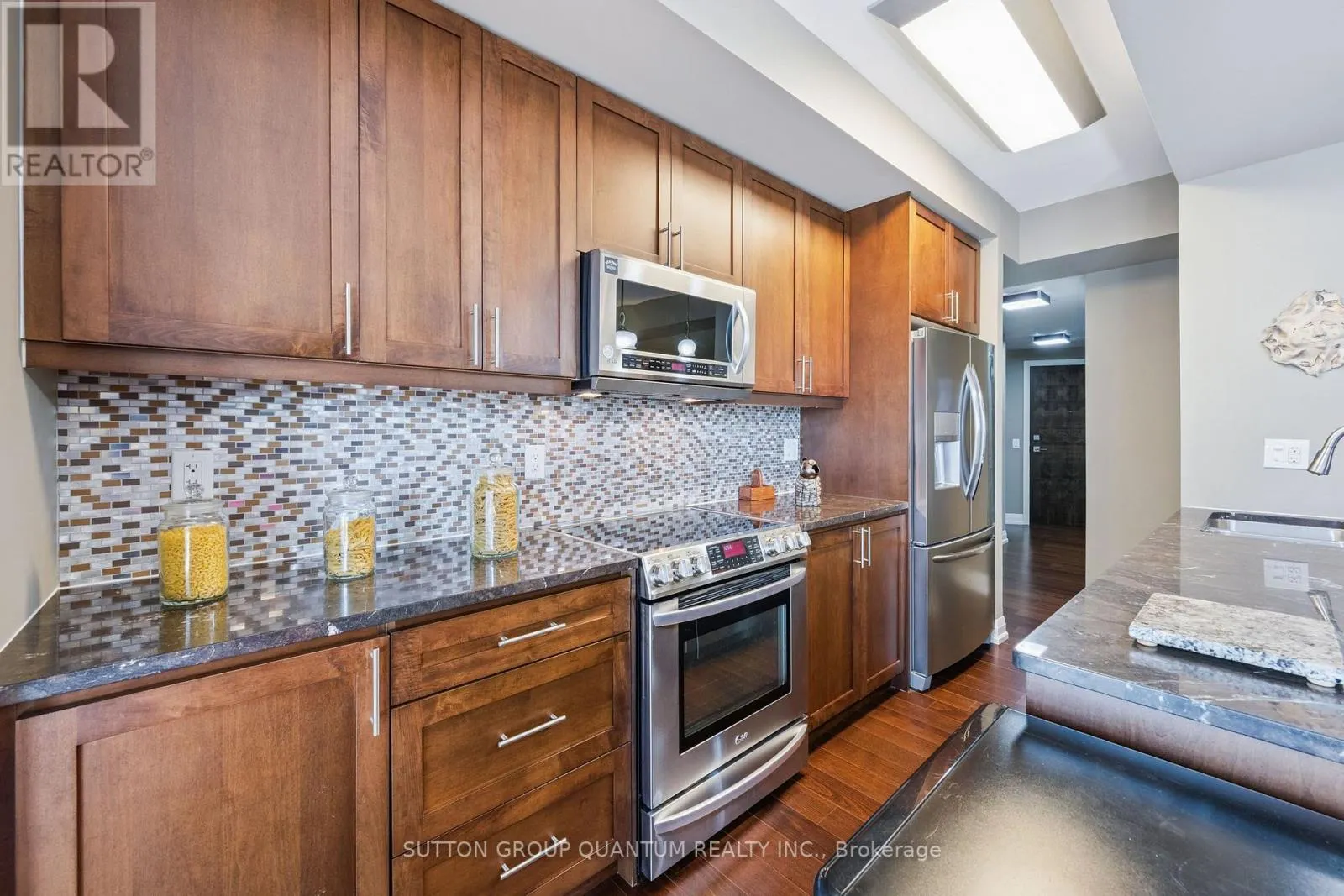 805 - 85 THE DONWAY WEST