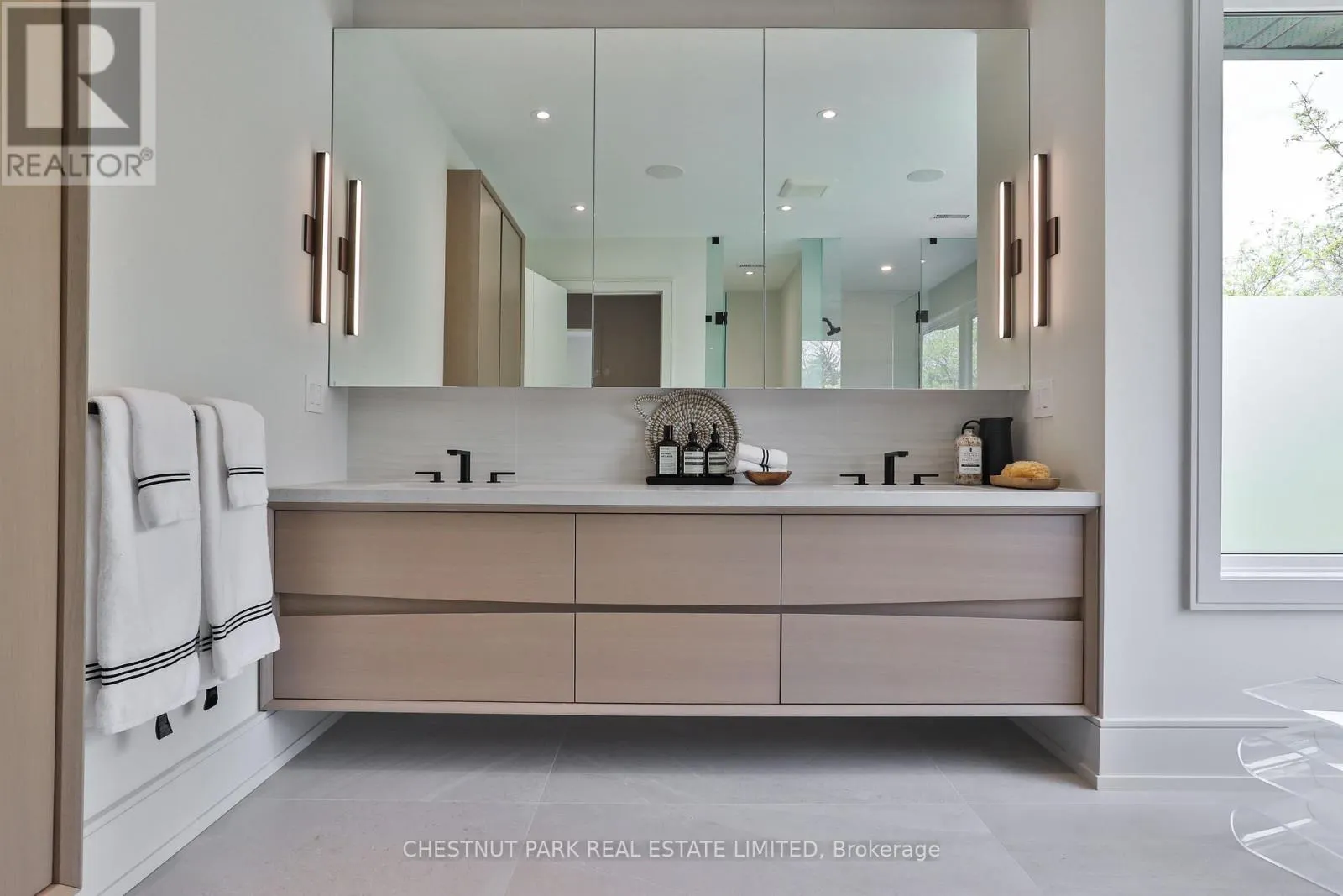 2 MARCHWOOD DRIVE