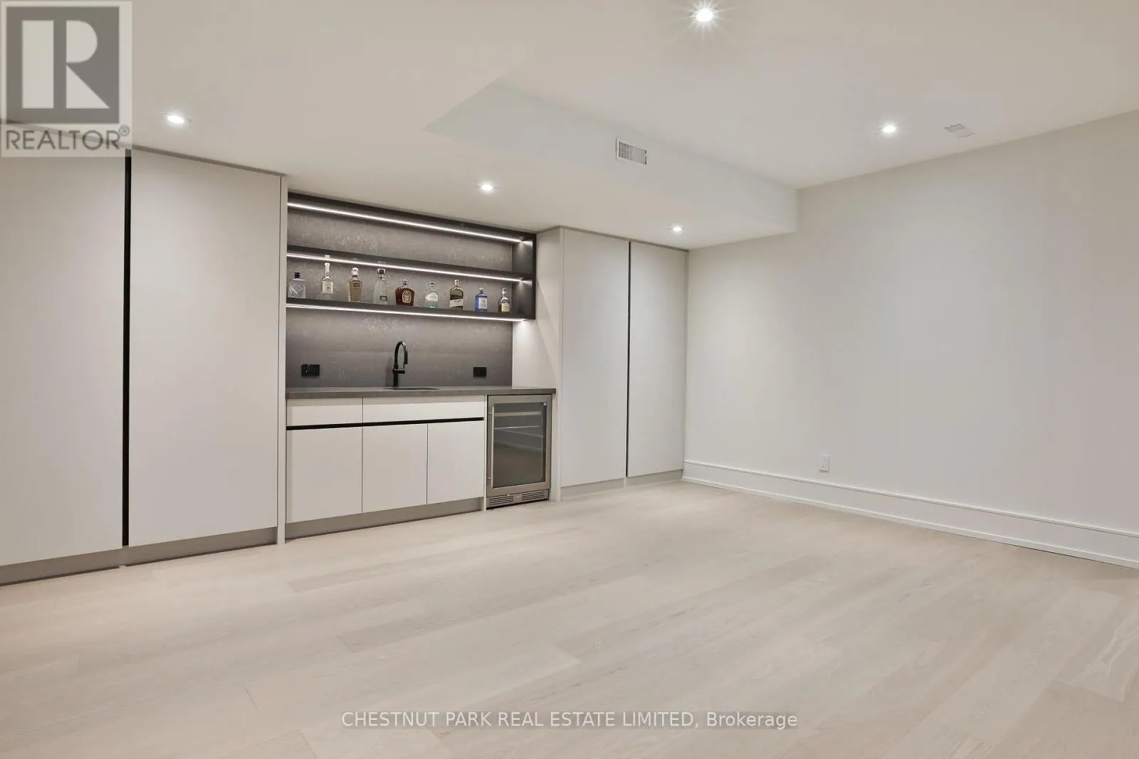 2 MARCHWOOD DRIVE