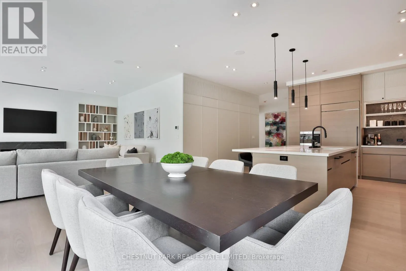 2 MARCHWOOD DRIVE