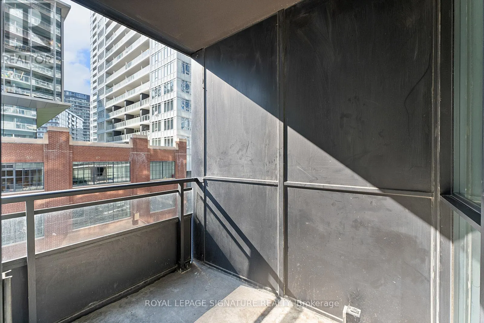 725 - 38 DAN LECKIE WAY