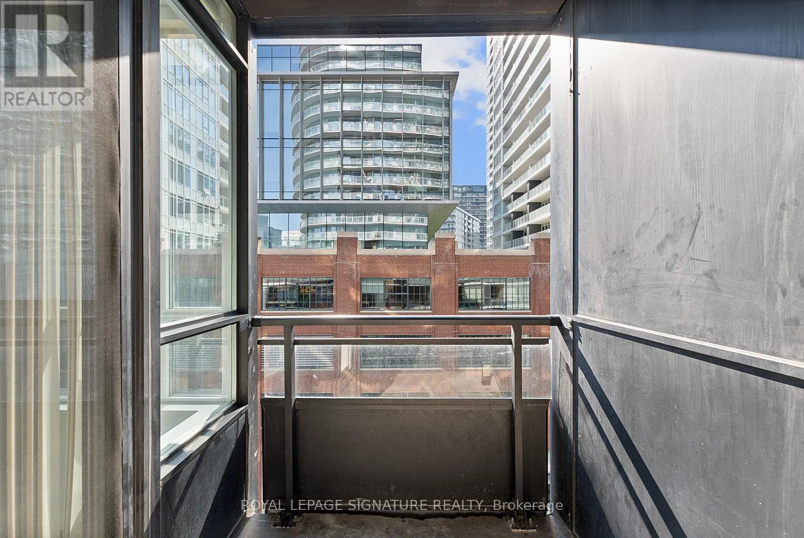 725 - 38 DAN LECKIE WAY