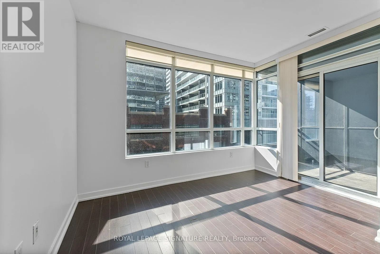 725 - 38 DAN LECKIE WAY