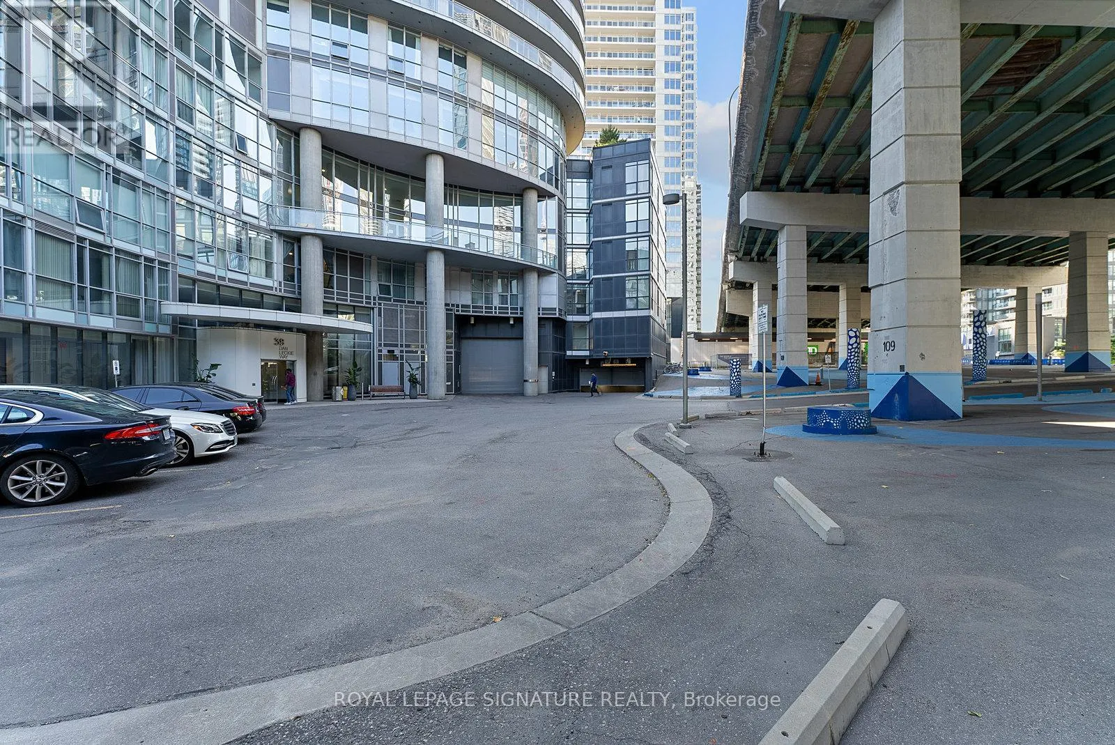 725 - 38 DAN LECKIE WAY