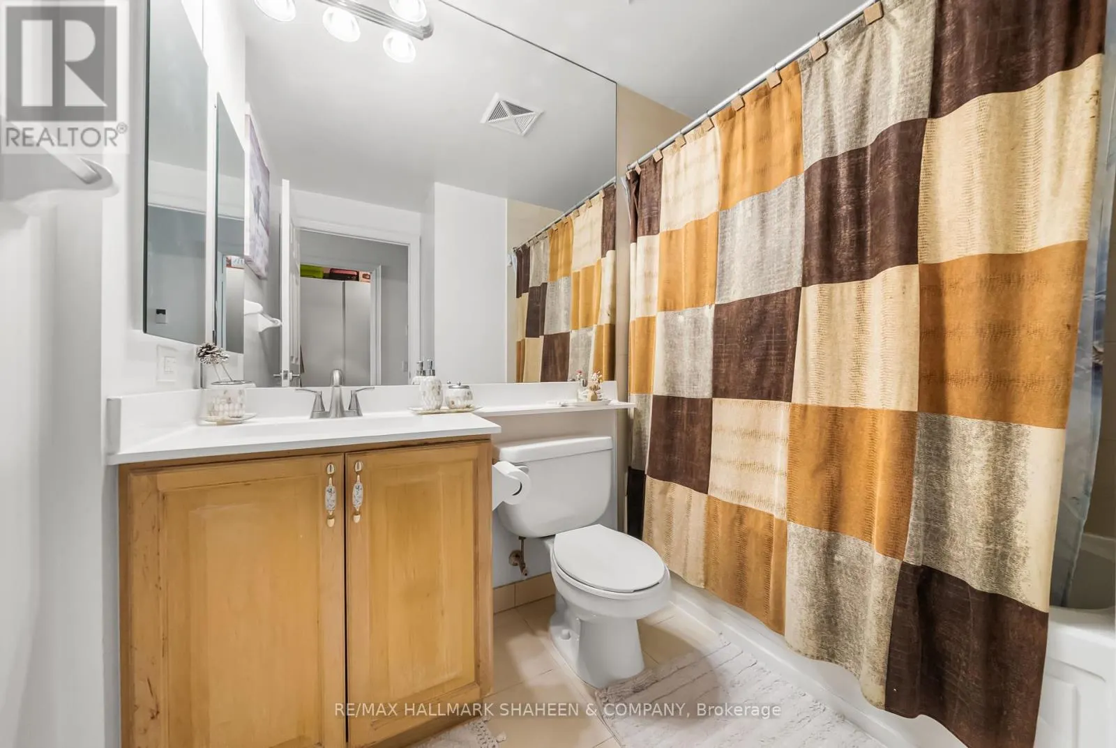 PH17 - 25 GREENVIEW AVENUE