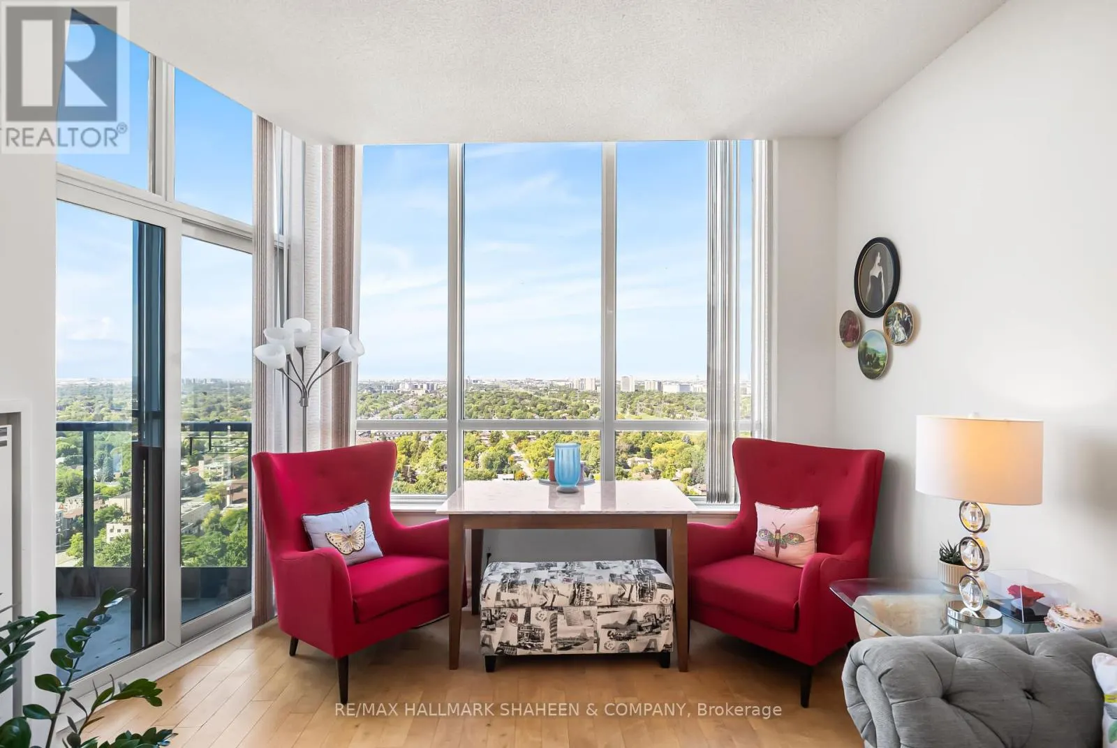 PH17 - 25 GREENVIEW AVENUE