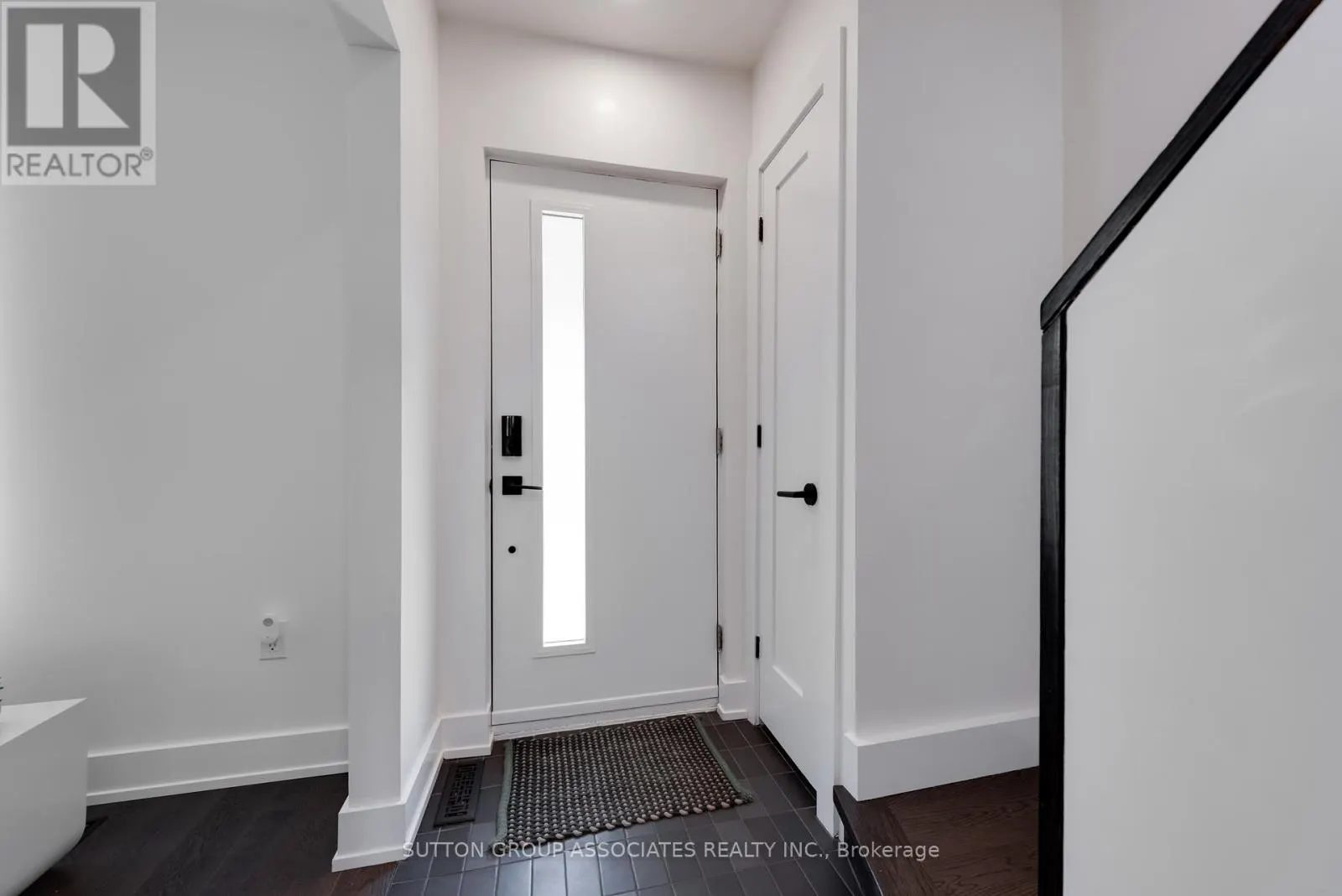 276 OAKWOOD AVENUE