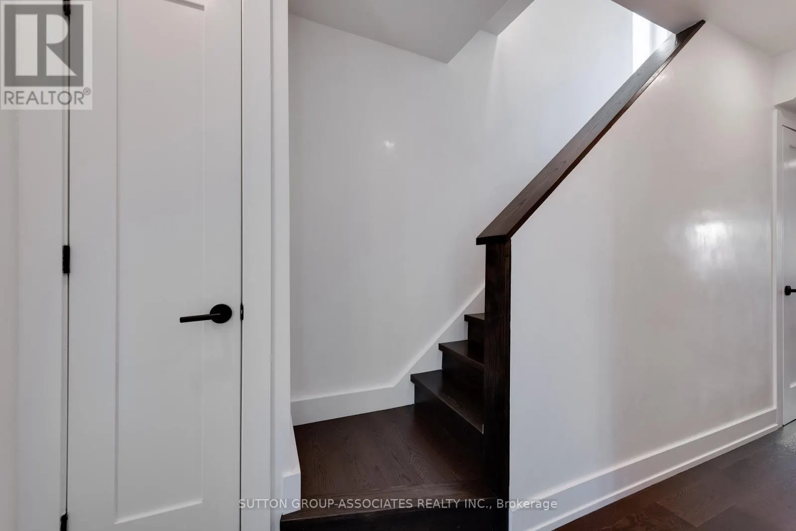 276 OAKWOOD AVENUE