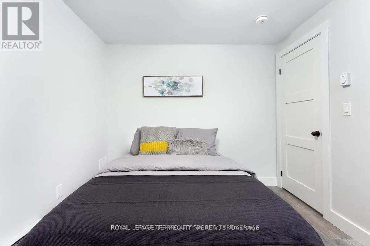 LOWER - 396 LANSDOWNE AVENUE